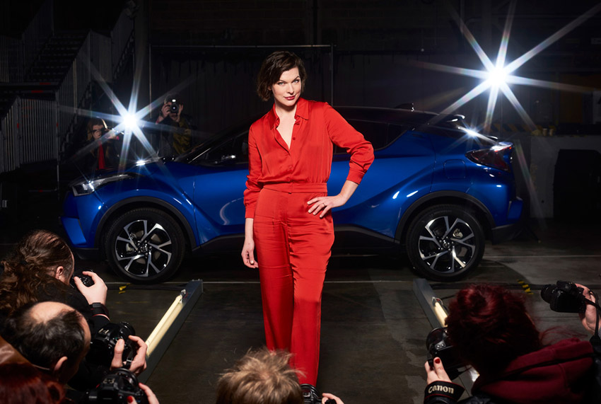 Toyota-C-HR-ve-Milla-Jovovich-04 Toyota-C-HR-ve-Milla-Jovovich-04